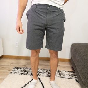 Men’s Izod Classic-Fit Hybrid Shorts in Gray